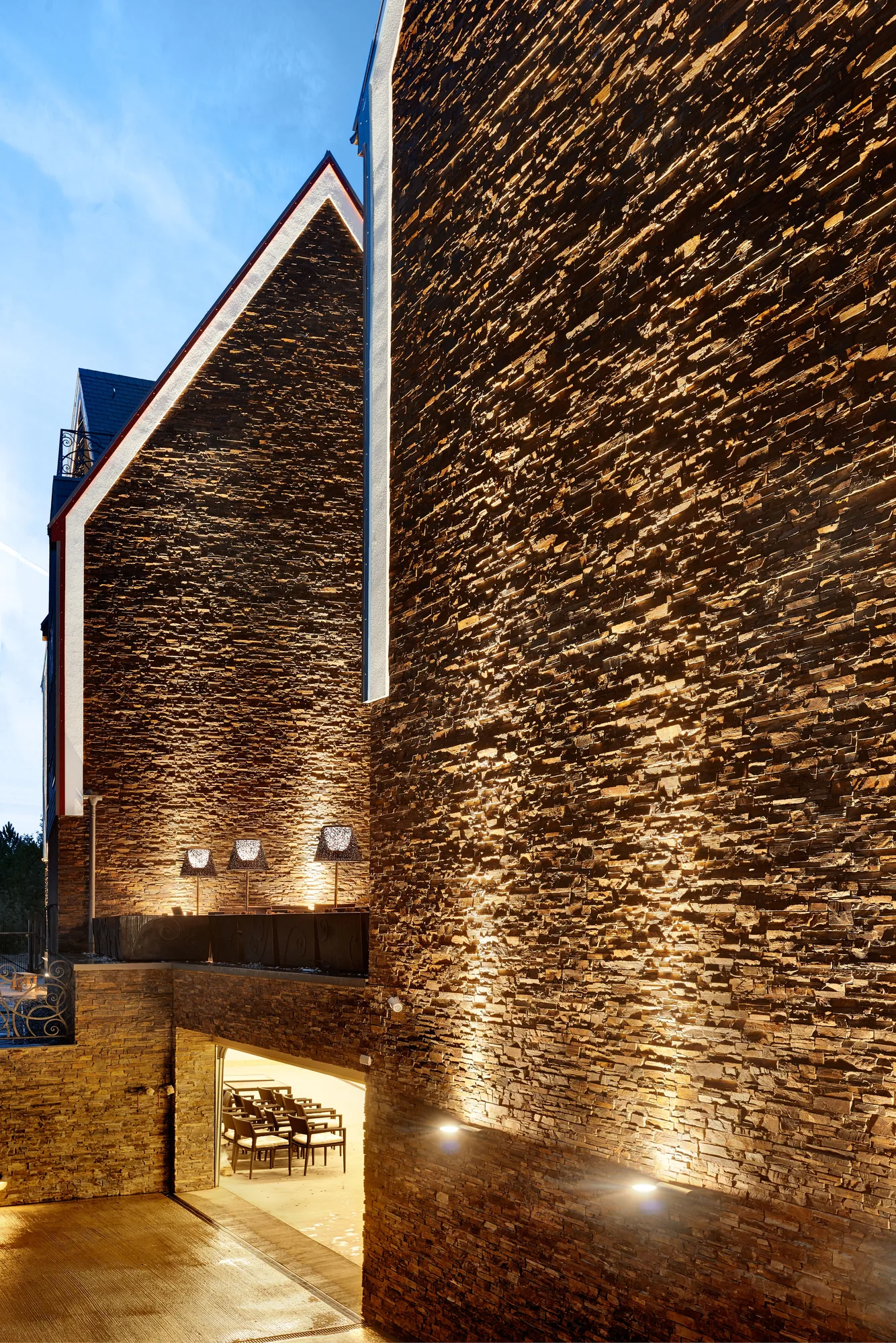 Facade lighting