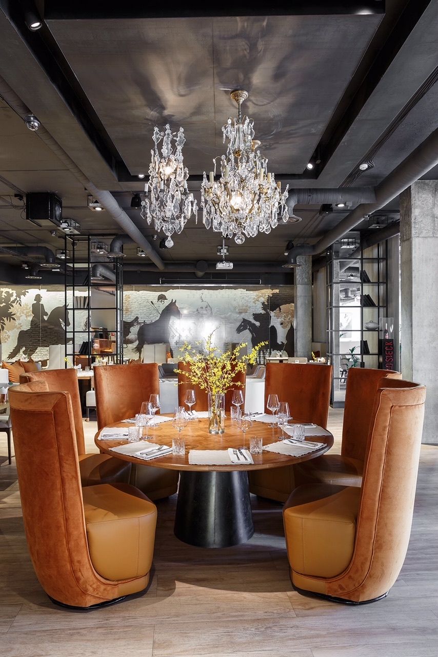 Restaurant — dining room