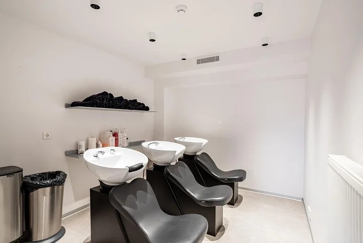 Salon — wash area